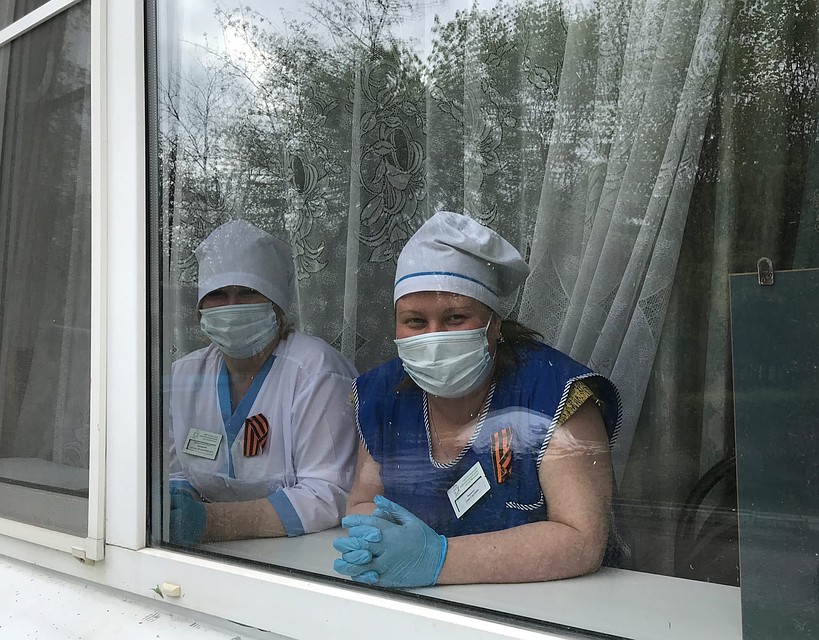 Сотрудники геронтологического центра также насладились выступлением. Фото: Константин МОГИЛИН