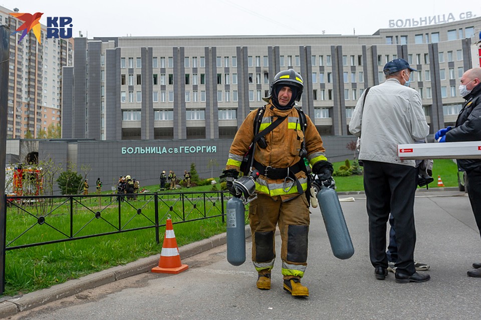 Несколько человек погибли на пожара в больнице Святого Георгия в Санкт-Петербурге. Фото: Олег ЗОЛОТО