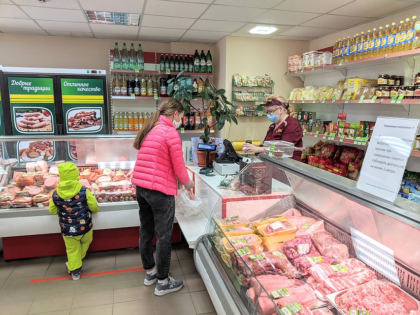Кроме натуральных мясных и молочных продуктов, здесь можно купить и сопутствующие товары - хлеб, соусы, подсолнечное масло, напитки и т. д.