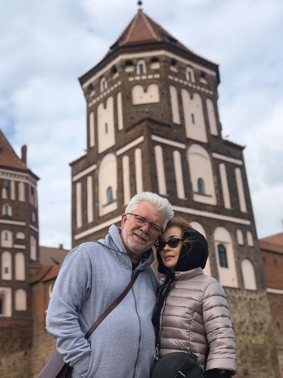 Александр Гарцуев и Зоя Белохвостик в Мирском замке. Фото: личный архив.