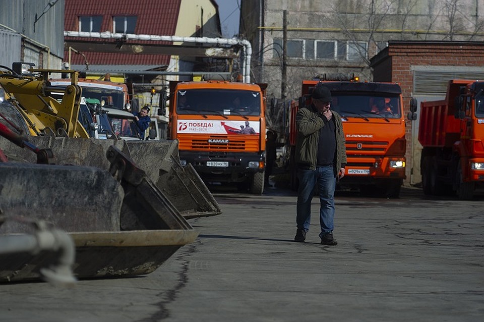 Глава города остался недоволен качеством уборки Уралмаша Фото: Алексей БУЛАТОВ