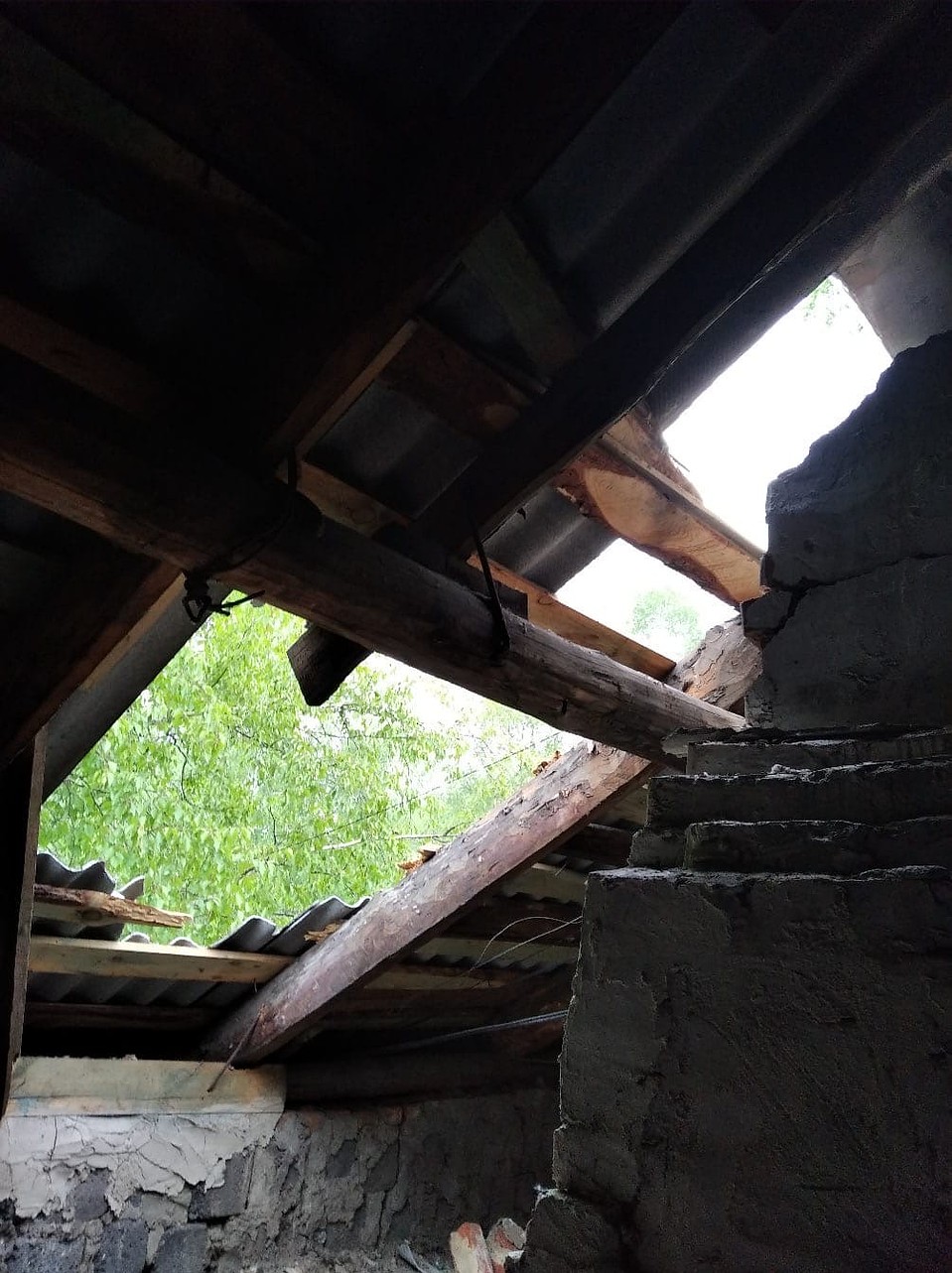 Кого-то ураган оставил без крыши над головой. Фото: Регион-74, vk.com