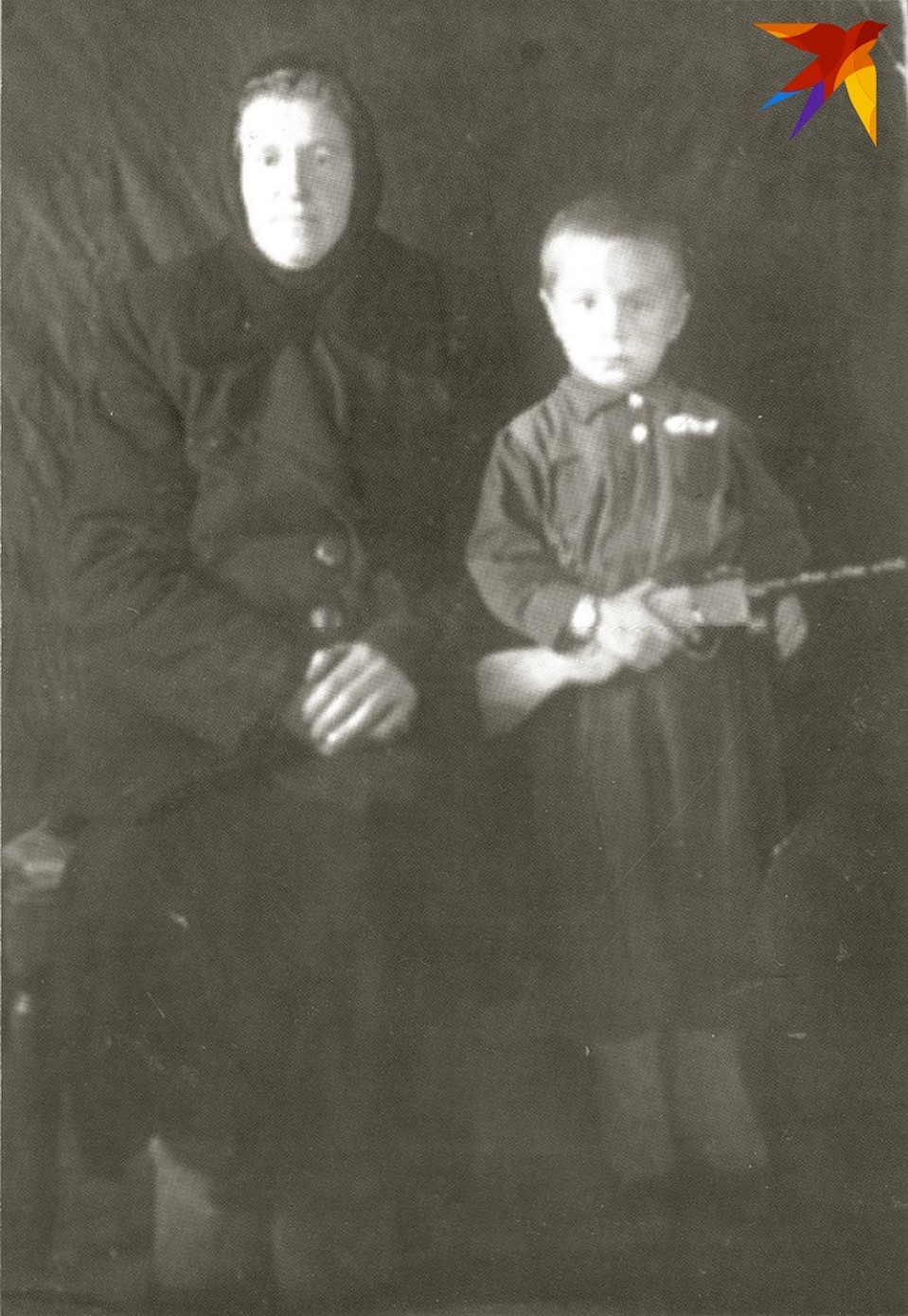 С мамой Анастасией, 53-54 годы. Фото: личный архив.