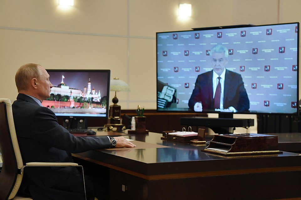 Владимир Путин и Сергей Собянин поговорили по видеосвязи. Фото: ТАСС