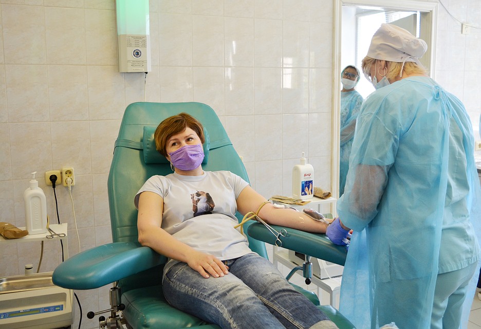 Процесс забора крови занимает всего несколько минут. Фото: Инна ШЕРЕМЕТЬЕВА
