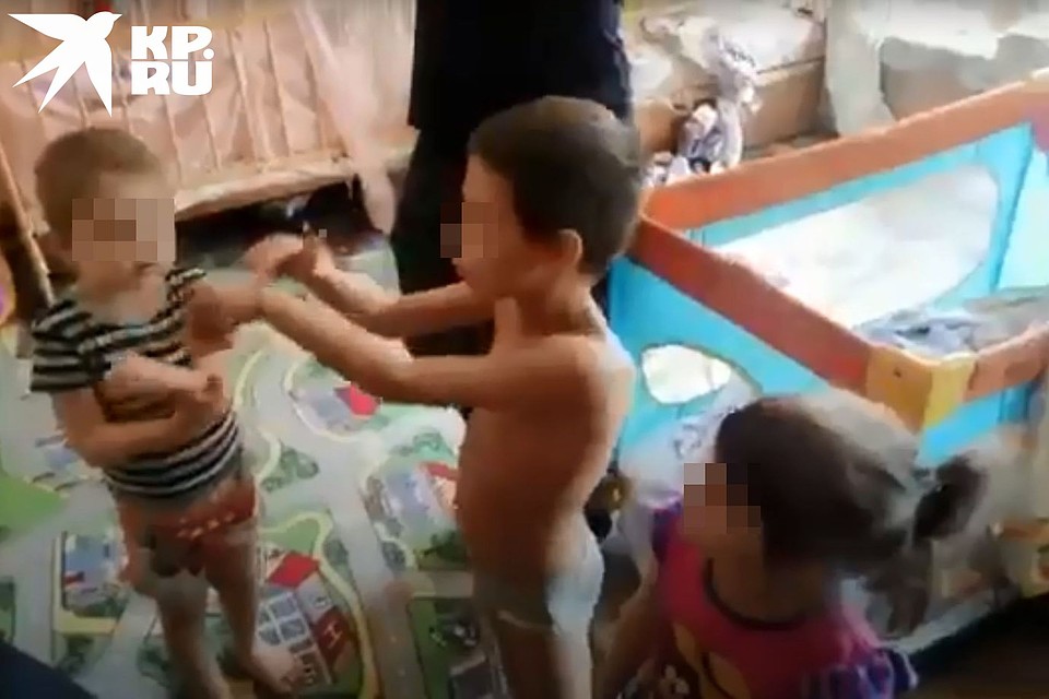 Малыши играли и веселились, как ни в чем не бывало. Без мамы они остаются не в первый раз. Фото: предоставлено Анной ТАЖЕЕВОЙ.
