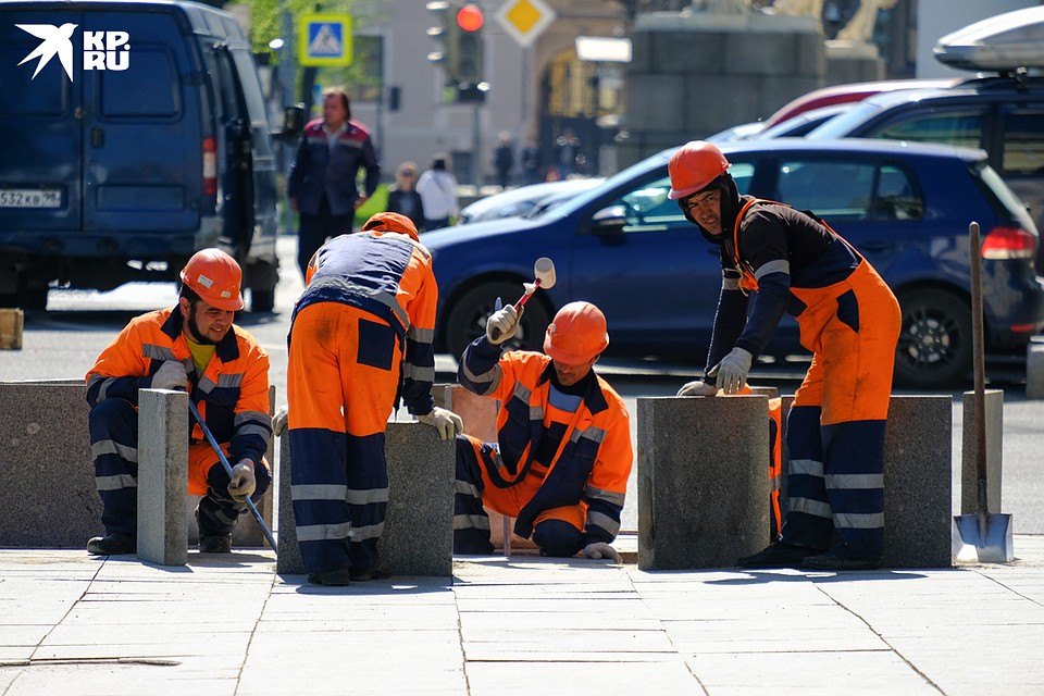в городе должны привести в порядок покрытие на 144 километрах по всему городу. Фото: Артем КИЛЬКИН