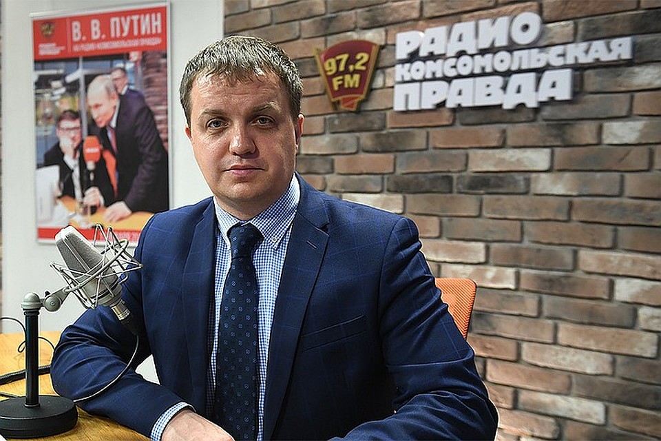 Заместитель начальника ГУОБДД МВД России Александр Быков на радиостанции `Комсомольская правда`. Фото: Михаил ФРОЛОВ
