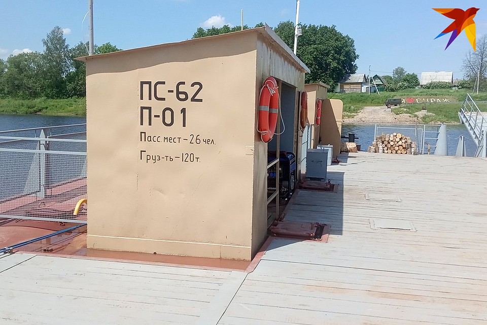 На большом пароме одновременно предполагается перевозить 26 человек - это с учетом социальной дистанции. А всего он может переправить на тот берег до 120 тонн - сельскохозяйственную технику, груженые лесовозы. Фото: Наталья ПАРТОЛИНА