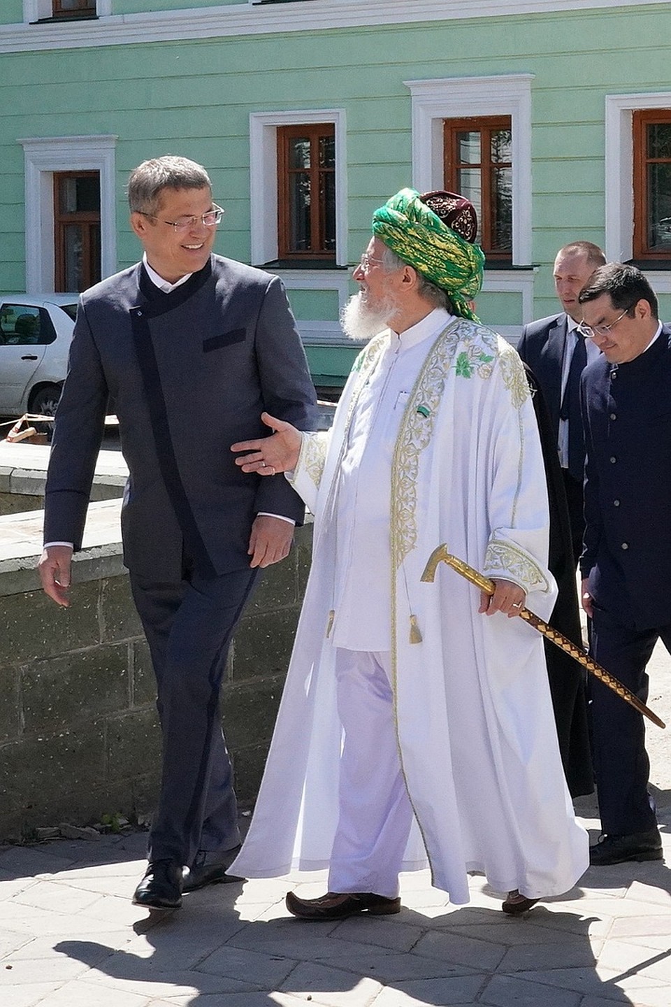 Свои пожелания он сопроводил совместной фотографией, которую сделали накануне.