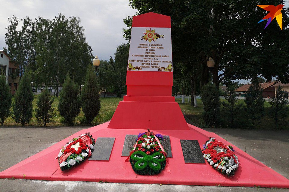 Раньше этот памятник красили в белый и кукольно-розовый цвет. Фото: Алла БЕЛУГА