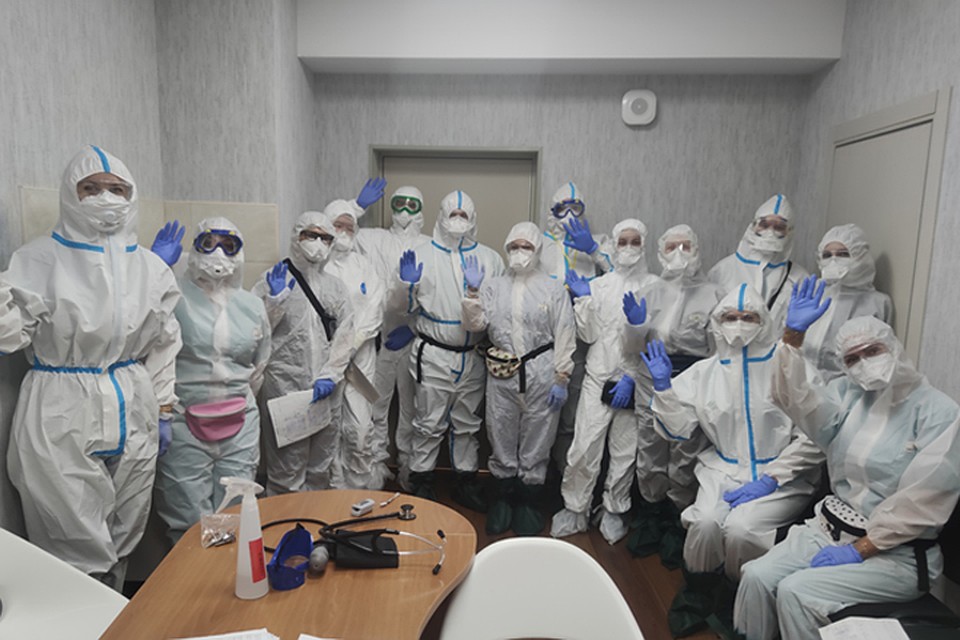 Врачи городской больницы святого великомученика Георгия не унывают и не теряют командного духа даже в невероятно тяжелых условиях пандемии. Фото из архива городской больницы святого великомученика Георгия.