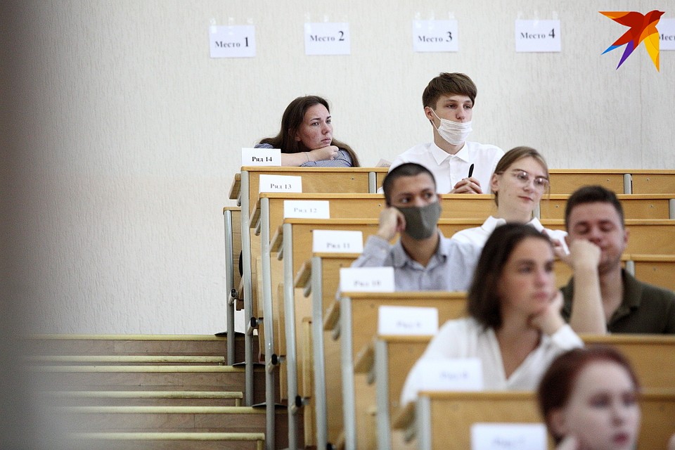 ЦТ по белорусскому языку длится два часа Фото: Святослав ЗОРКИЙ
