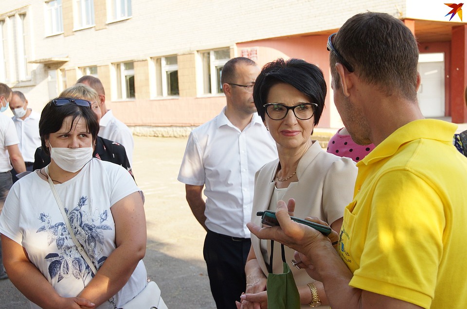 Елена Алексина выслушала сельчан Фото: Павел МИЦКЕВИЧ