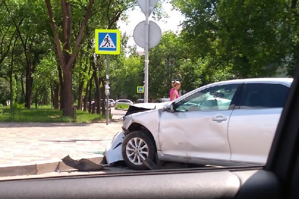 В Липецке в ДТП попали 3 иномарки Фото: Юлия КЛЮЕВА