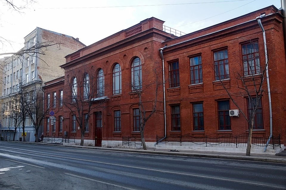 ...госпиталь, где лечили летчика Маресьева... Фото: Светлана МАКОВЕЕВА