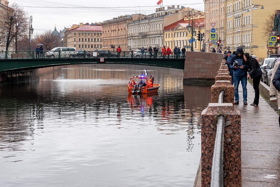 Соколова выловили из реки Мойка Фото: Олег ЗОЛОТО (архив)
