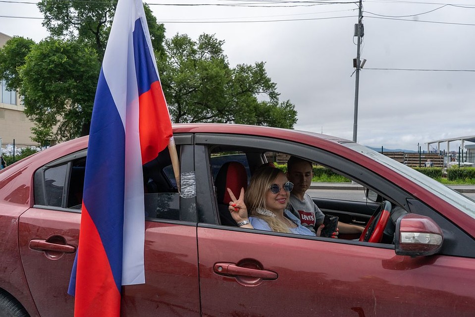 Пробег, посвященный Дню города и принятию поправок в Конституцию прошел во Владивостоке Фото: Татьяна МЕЕЛЬ