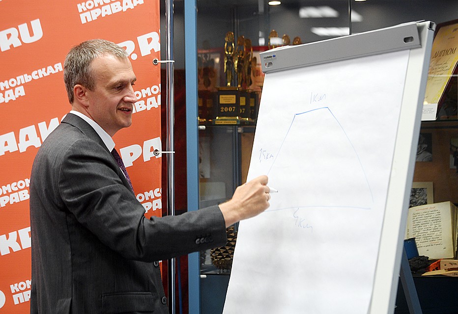 Курьяков утверждает, что спустившись на полтора километра по склону к границе леса, туристы остановились у мощного кедра и решили развести под ним костер Фото: Михаил ФРОЛОВ
