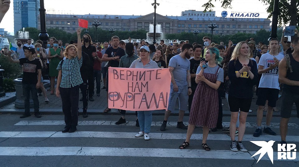 Демонстрации уже не так многолюдны. Гудение машин не так мучительно. Фото: Борис КОКУРИН