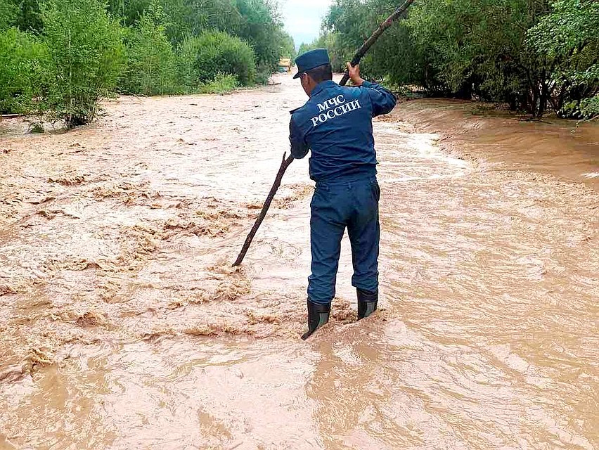 Многие люди оказались в ловушке Фото: ГУ МЧС по Красноярскому краю