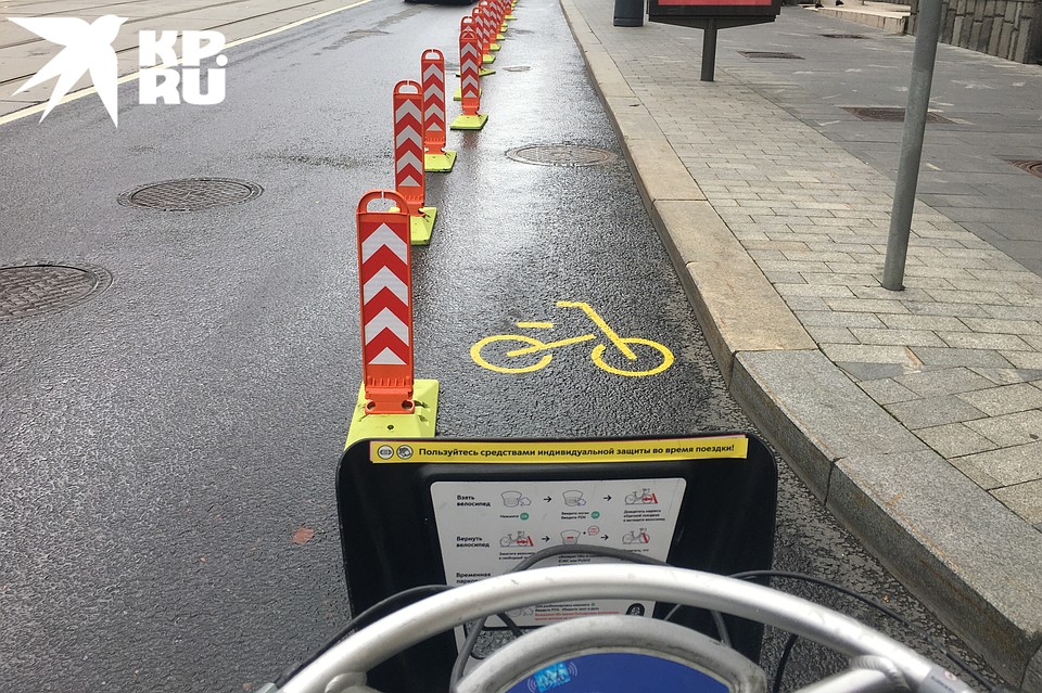 На улице Лесной появилась велодорожка, при этом количество полос на проезжей части не убавилось. Фото: Павел КЛОКОВ