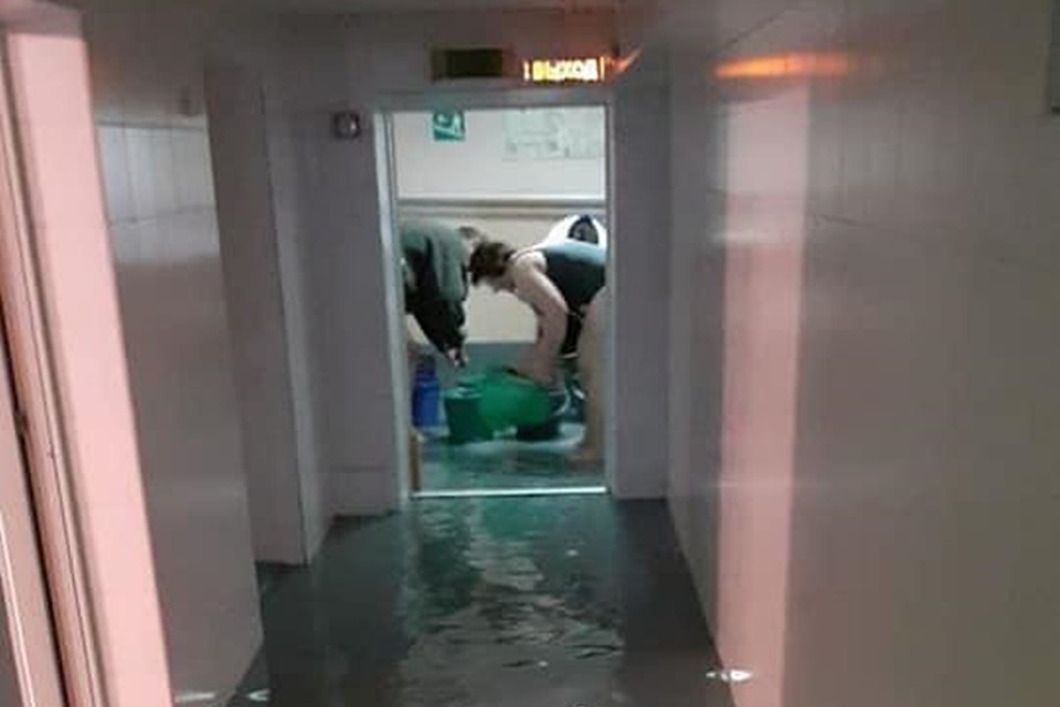 В соцобъектах залило подвалы и цоколи, во дворах разрушились клумбы и земельные участки. Фото: администрация Ростова-на-Дону