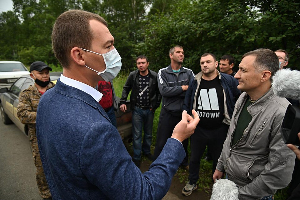 Жители Хабаровского края на дороге рассказали Михаилу Дегтяреву о проблемах Фото: Личный архив