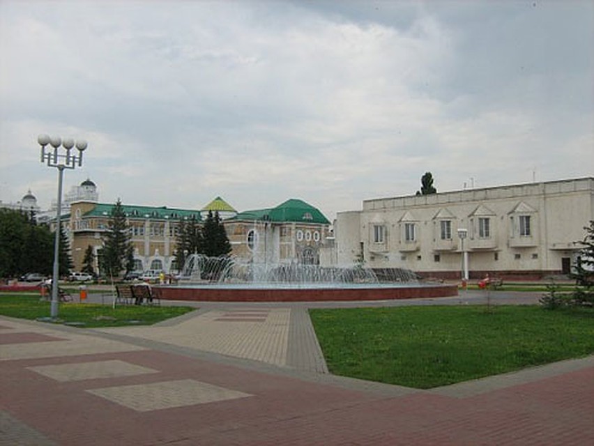 При пожелании за вечер можно попасть в три музея - художественный, краеведческий и диораму.