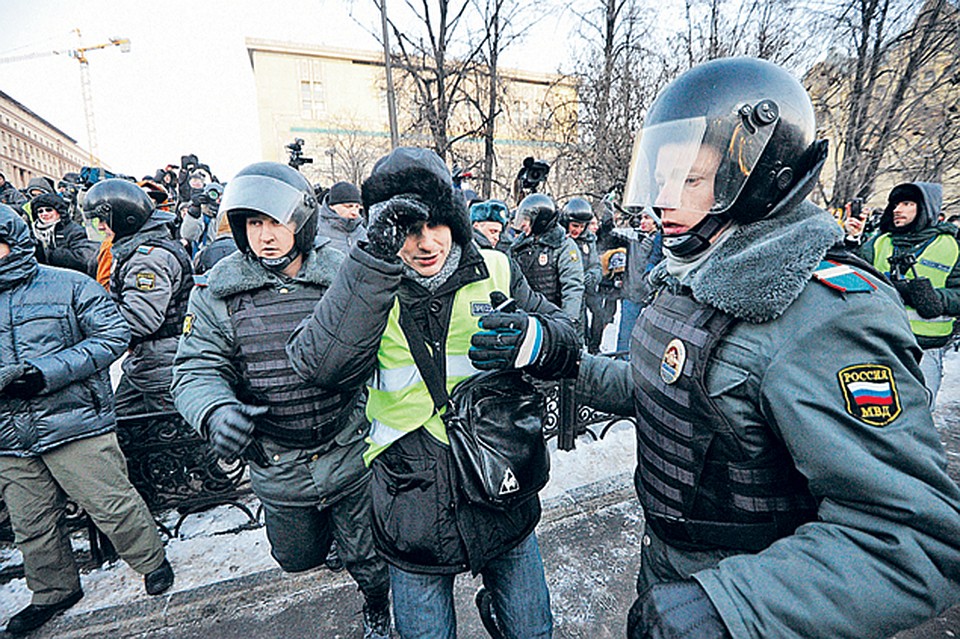 Граждане имеют право митинговать. Но при этом не должен нарушаться закон. Фото: Анатолий ЖДАНОВ