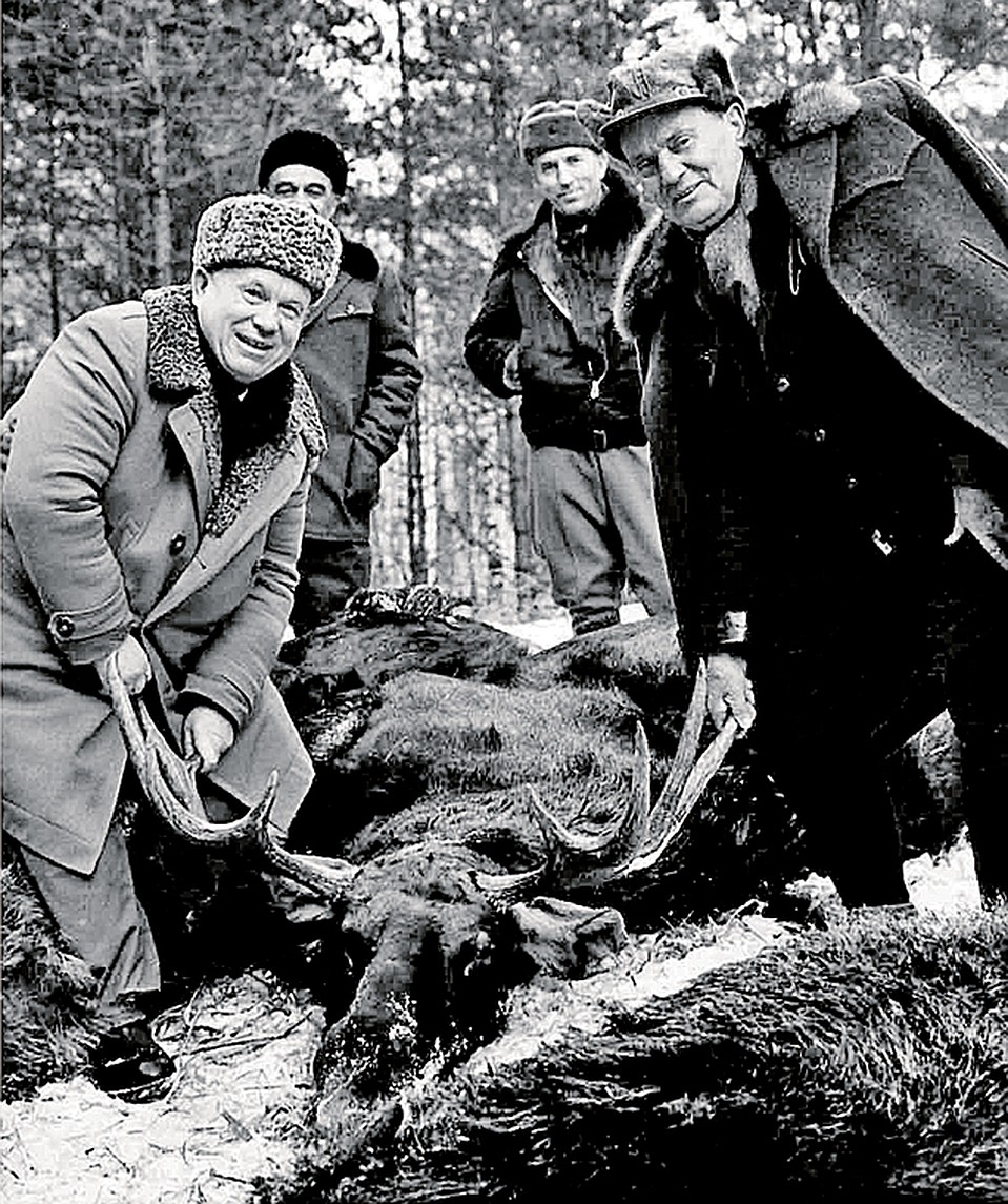 Никита Хрущев после удачной охоты. «Завидово», 1961 г.