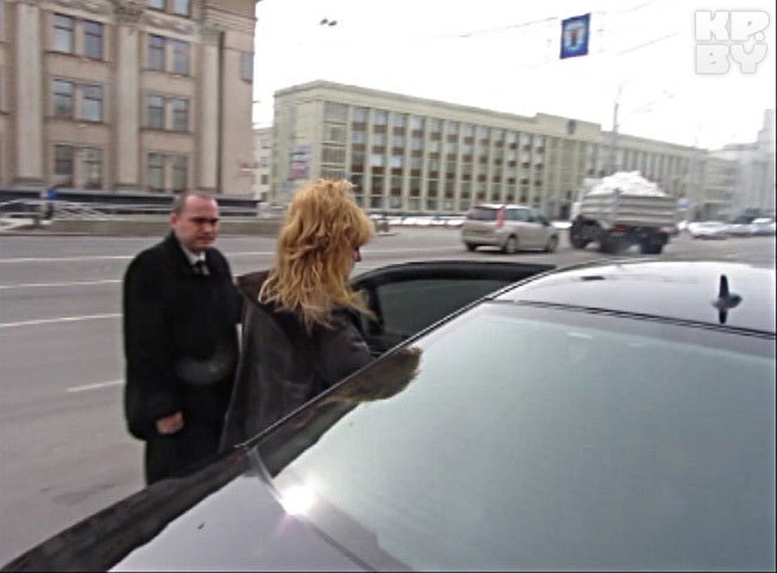 Передвигалась по городу Алла Борисовна на черном «мерседесе», без охраны. На этой же машине Примадонна и заезжала на территорию закрытого клуба.