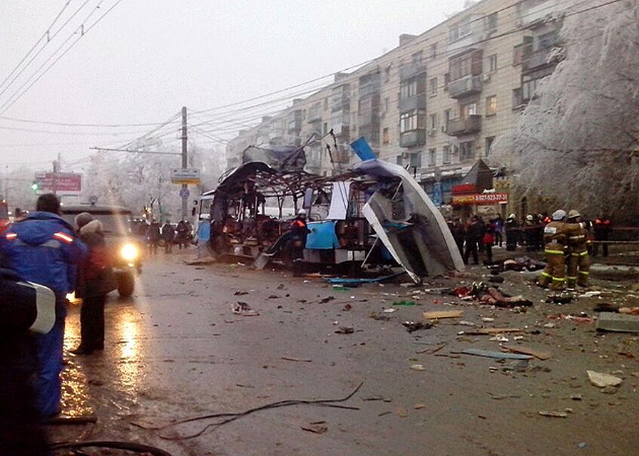 Сила взрыва была такой, что автобус разорвало на части.