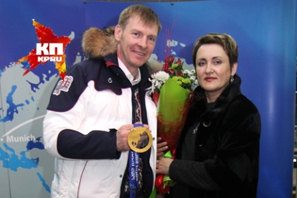 Двукратный олимпийский чемпион Александр Зубков прилетел в Иркутск Фото: Юлия ПЫХАЛОВА