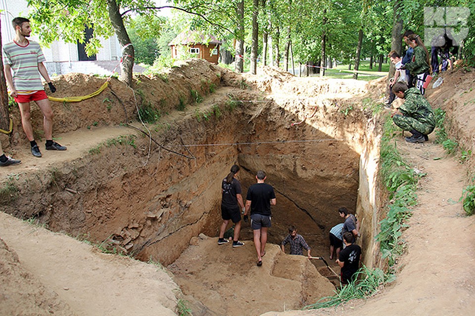 Археологи рассчитывали остановиться на глубине 3,5 метра, но в итоге ушли в землю почти на 6 метров!