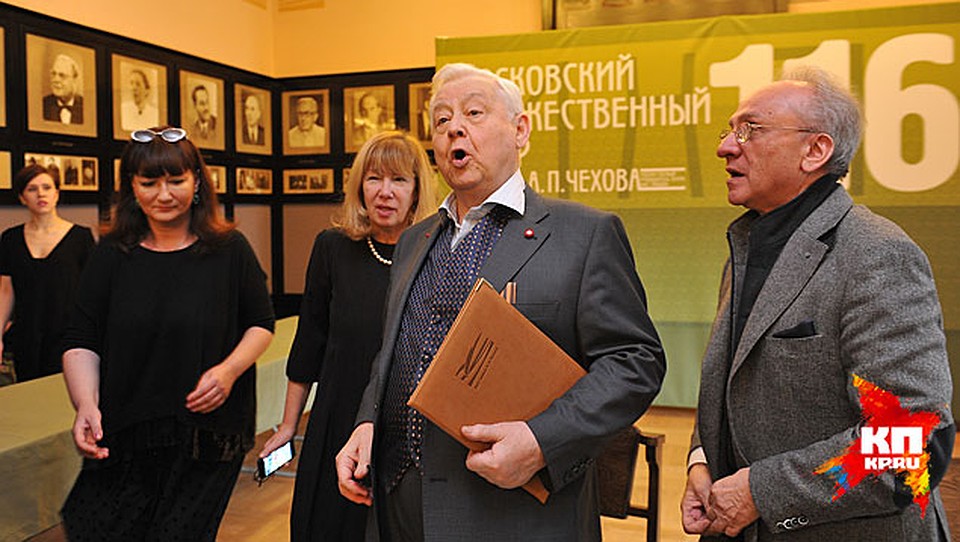 Олег Павлович, например, пришел на церемонию с репетиции спектакля Фото: Михаил ФРОЛОВ