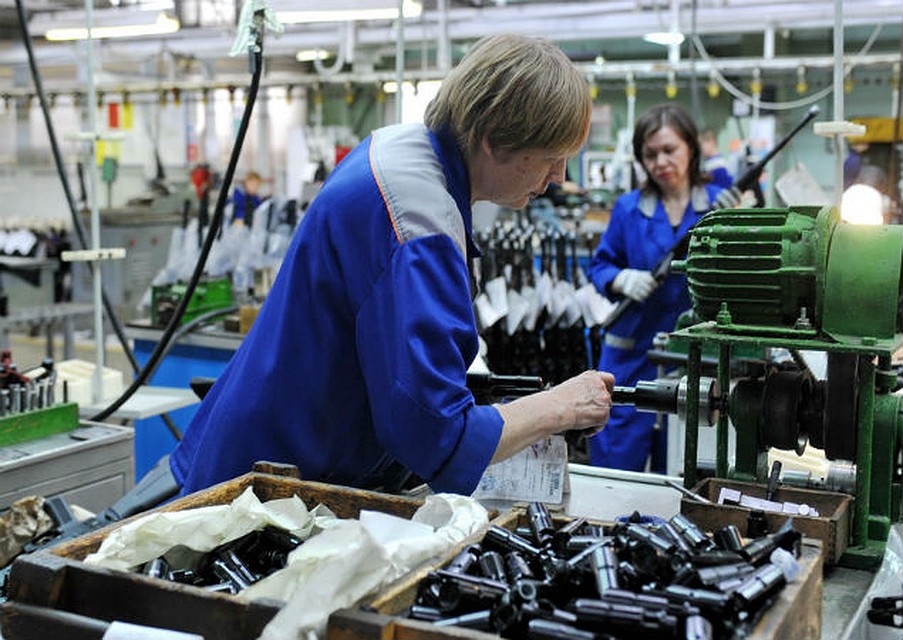 Также полпреду презентовали исследовательские и опытно-конструкторские разработки перспективных стрелковых комплексов. Фото: Андрей ПОЗДЕЕВ/пресс-служба Главы и Правительства Удмуртии.
