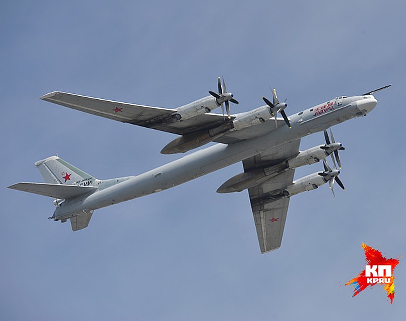 Летчики-участники парада взяли в самолеты фотографии воевавших родных Фото: Виктор ГУСЕЙНОВ
