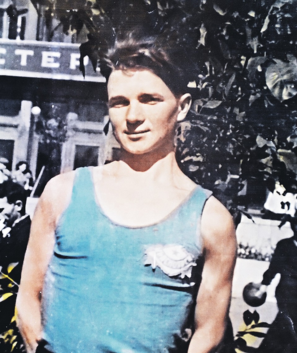 Это фото сделано в 1947 году. Володе Куцу еще нет и 20 лет, а он уже прошел и плен, и бои с фашистами в составе советских войск и армии союзников. Фото: Личный архив Владимира Терентьевича Куца