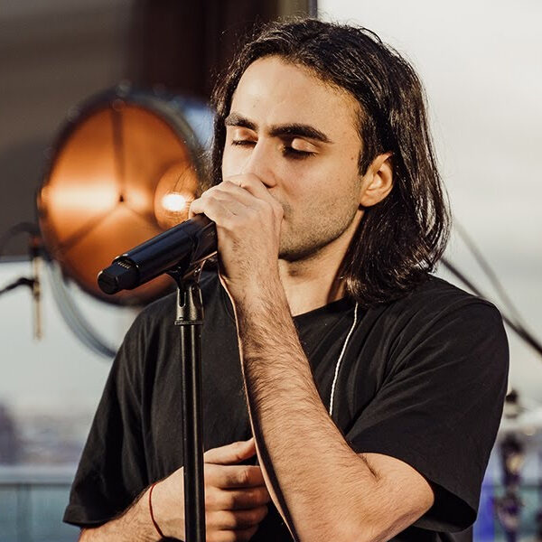 Онлайн-концерт LIZER на VK Fest 2020: «Пачка сигарет», «Между нами» и «Молодым»