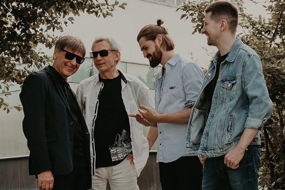 «На заре голоса зовут меня»: Как песня группы «Альянс» стала культовой через 30 лет