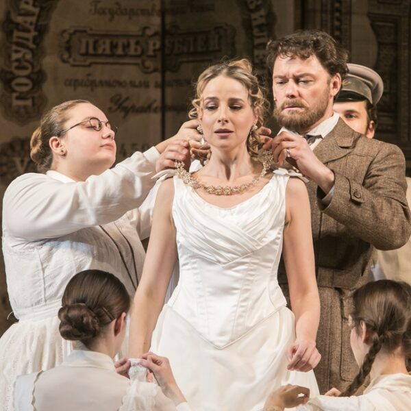 Спектакль «Нашла коса на камень» в Губернском театре