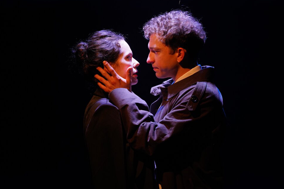 Рецензия на спектакль «Варшавская мелодия» (2024) в Театре на Таганке: почему это идеальная постановка для холодных вечеров