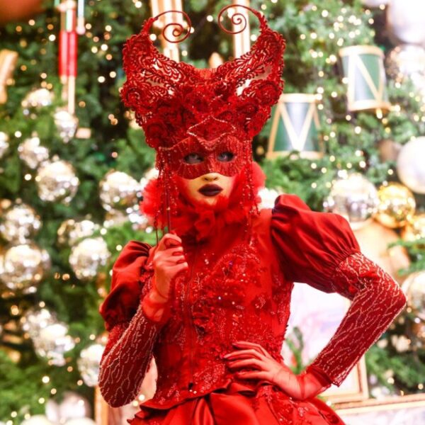 Снежные балы, резиденция Деда Мороза и весь этот джаз: чем заняться на Новый год в торговых центрах столицы