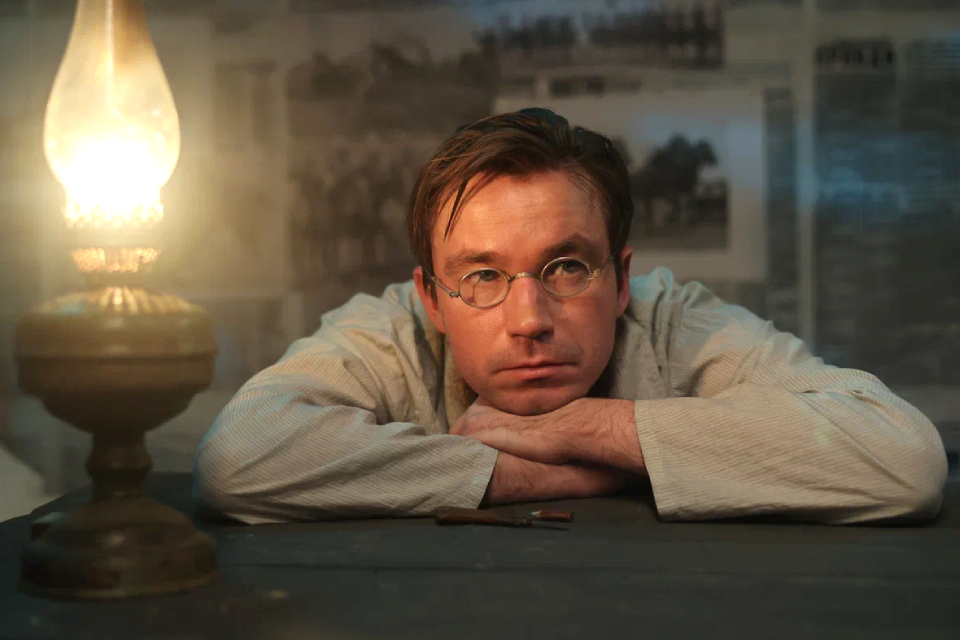 Фильм «Почтарь» (2025): загадочное исчезновение письма и тайна странного почтальона