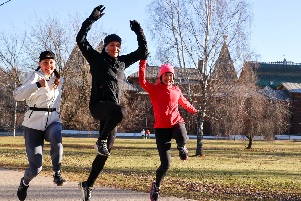 Чем заняться в парках Москвы весной 2025: дискотека на танцплощадке, экскурсии и тренировки