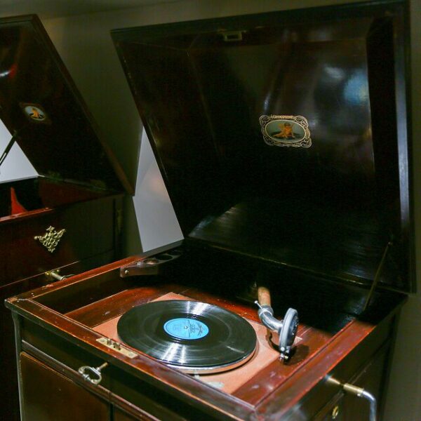 Благотворительный маркет «Винил мне мил»