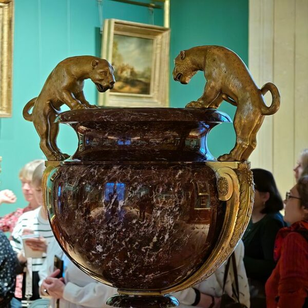 Выставка «Керамика Исина в собраниях Петербурга и Москвы»