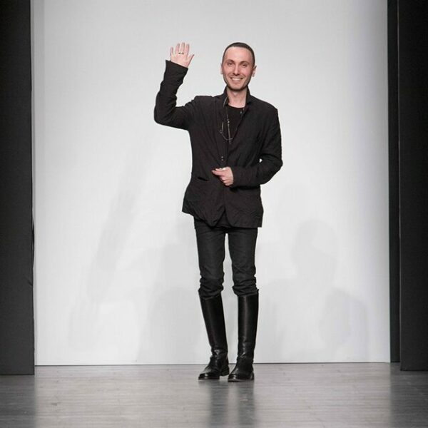 Выставка Яниса Чамалиди «Нон-финито»