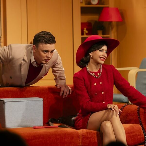 Спектакль «Шум за сценой»